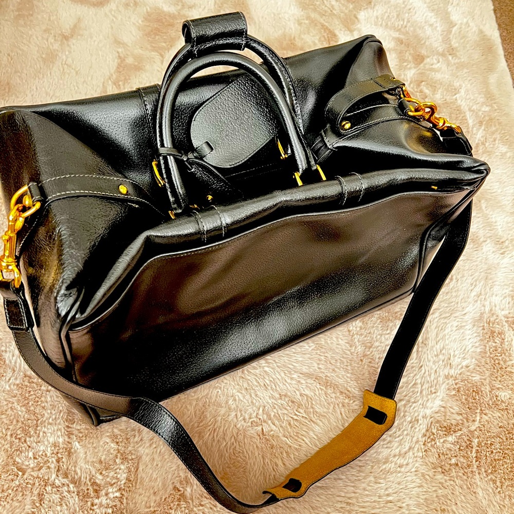 Gucci travel bag. Elevate your style with this stunning Gucci leather bag.